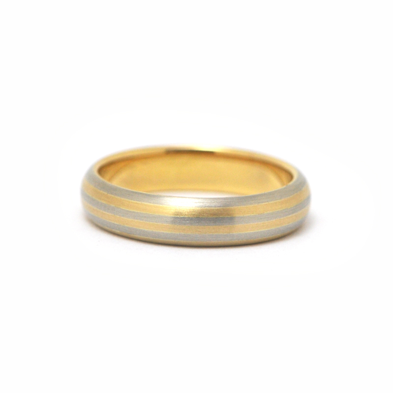 4.2mm幅　ペアPrice:¥370,000-(税抜) 指輪外側：K18イエローゴールド, K18ホワイトゴールド 指輪内側：K18イエローゴールド